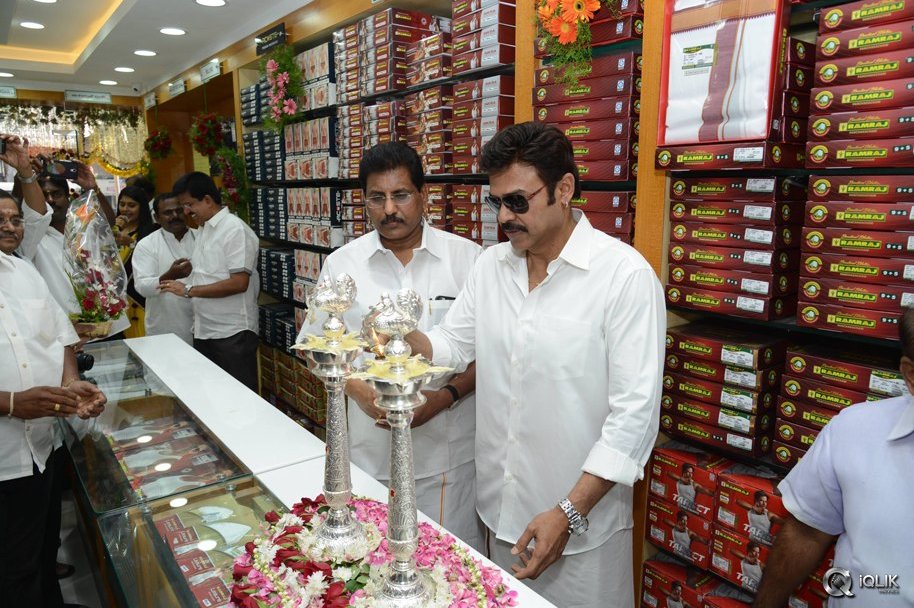 Venkatesh-Inaugurates-Ramraj-Cotton-Showroom